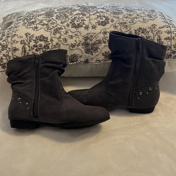 SO Grey Booties size 6 1/2 Med. Used but in Great Condition. Please see photos. - Picture 2 of 7